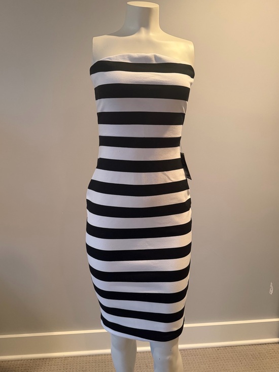 Express Dresses & Skirts - Express Black & White Strapless Dress